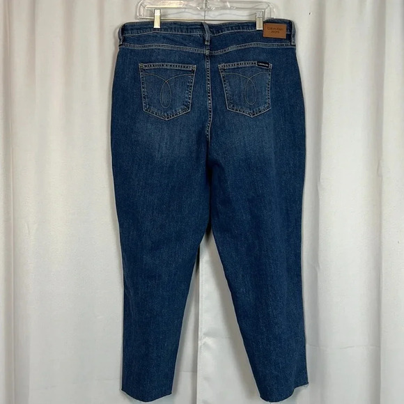 NWT Calvin Klein Jeans High Rise Straight Raw Ankle Hem Jean Size 16/33 - Picture 2 of 8